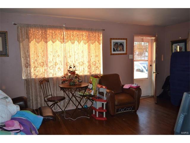 4040 Esseldale Drive, St Ann, MO 63074