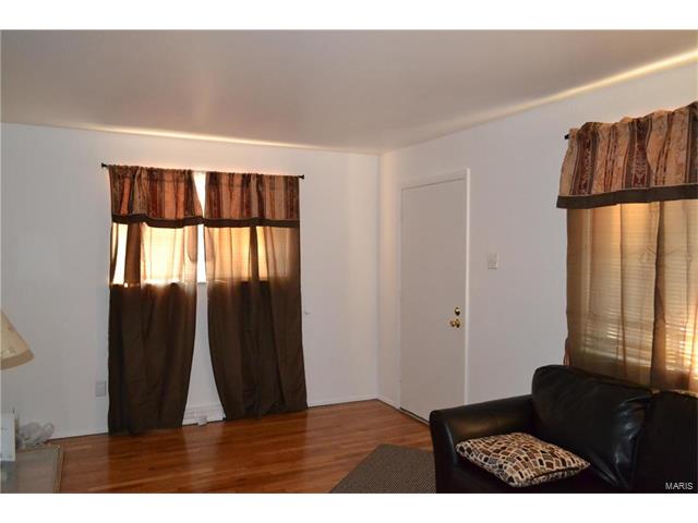 4044 Esseldale Drive, St Ann, MO 63074