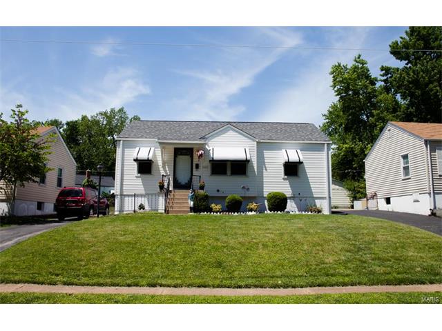 10529 Saint Henry Lane, St Ann, MO 63074