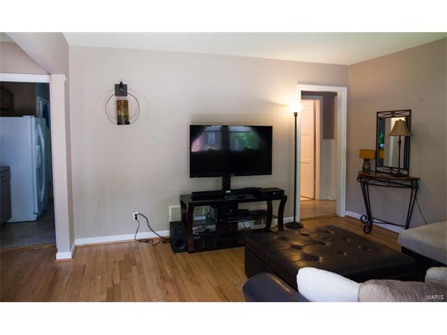 10529 Saint Henry Lane, St Ann, MO 63074
