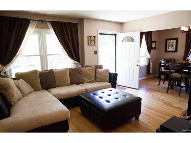 10529 Saint Henry Lane, St Ann, MO 63074