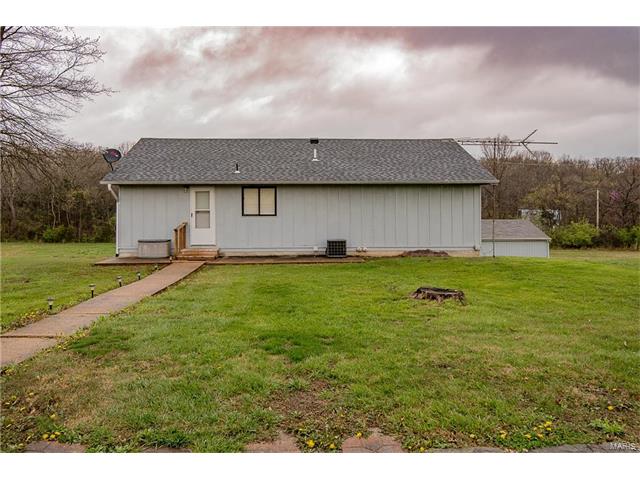 2434 West Springfield Road, St Clair, MO 63077