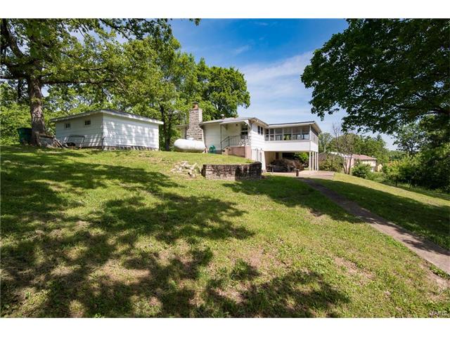 1666 Courtney Lane, St Clair, MO 63077