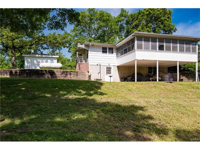 1666 Courtney Lane, St Clair, MO 63077