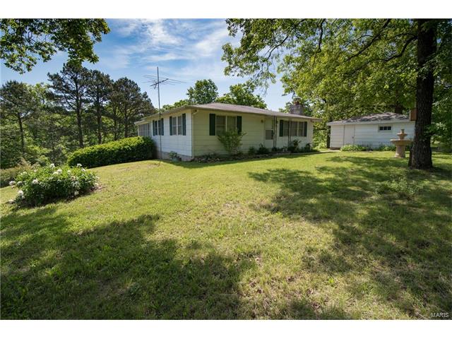 1666 Courtney Lane, St Clair, MO 63077