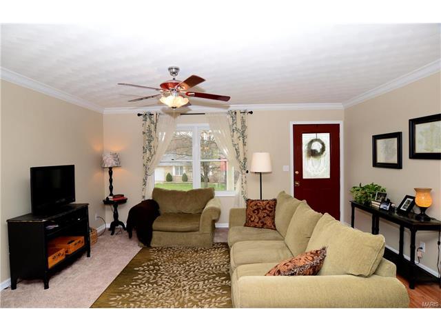 59 Whispering Oaks, Washington, United States 63090