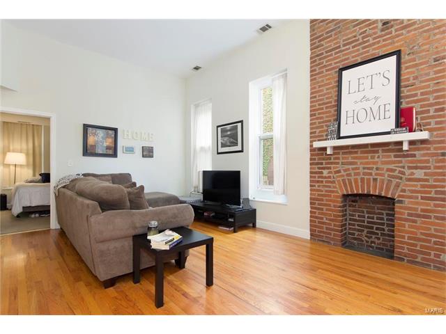 1942 Sidney Street, St Louis, MO 63104