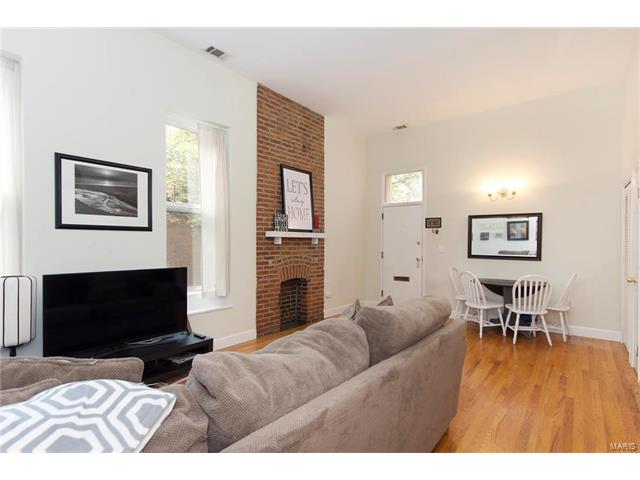 1942 Sidney Street, St Louis, MO 63104