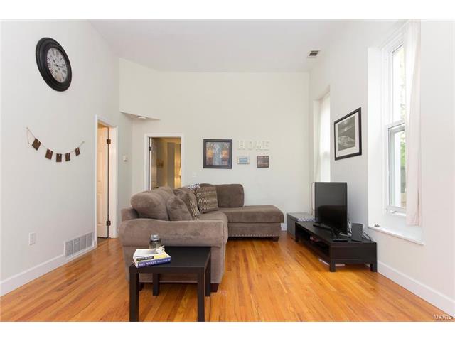 1942 Sidney Street, St Louis, MO 63104