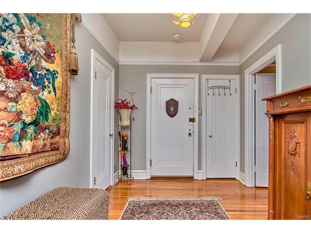 3438 Russell Boulevard, St Louis, MO 63104