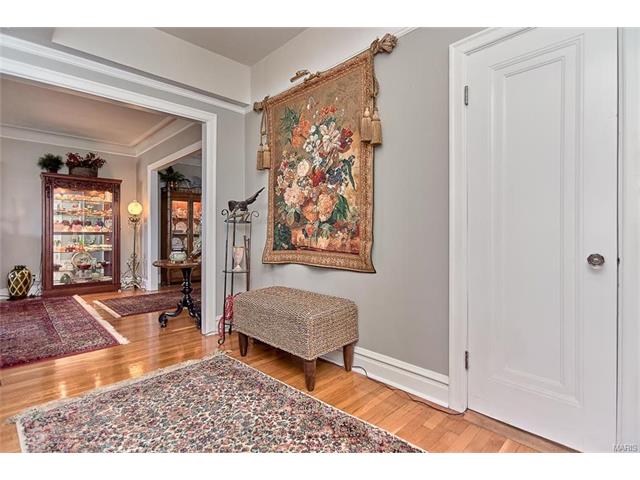3438 Russell Boulevard, St Louis, MO 63104