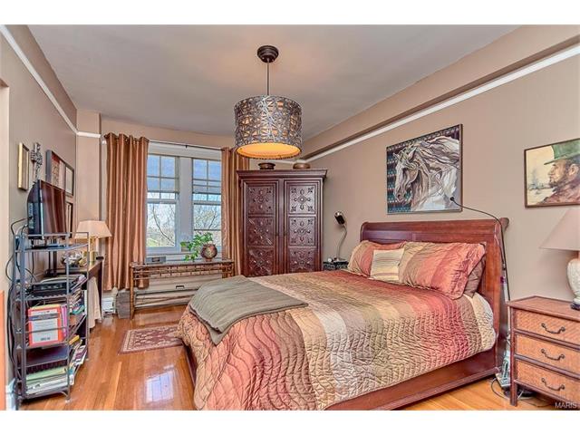 3438 Russell Boulevard, St Louis, MO 63104