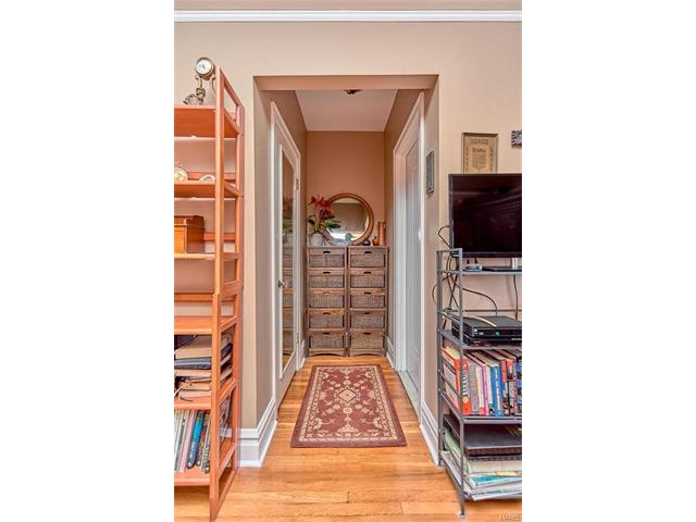 3438 Russell Boulevard, St Louis, MO 63104