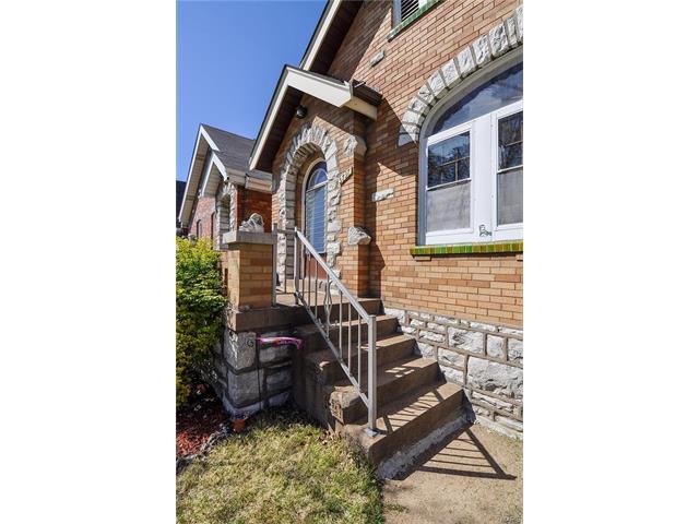 5737 Devonshire Avenue, St Louis, MO 63109