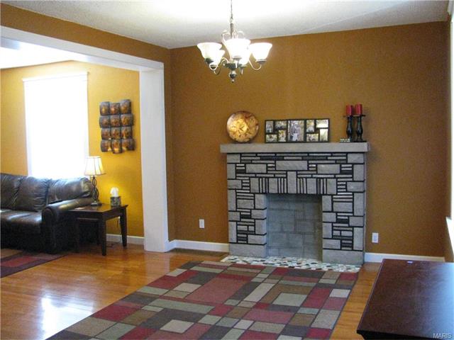 4929 Nagel Avenue, St Louis, MO 63109