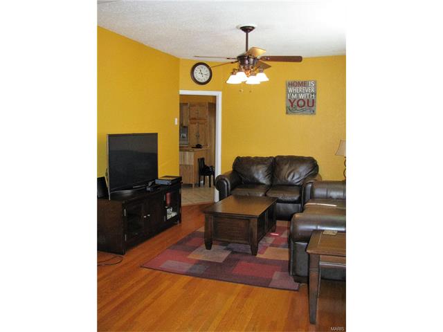 4929 Nagel Avenue, St Louis, MO 63109