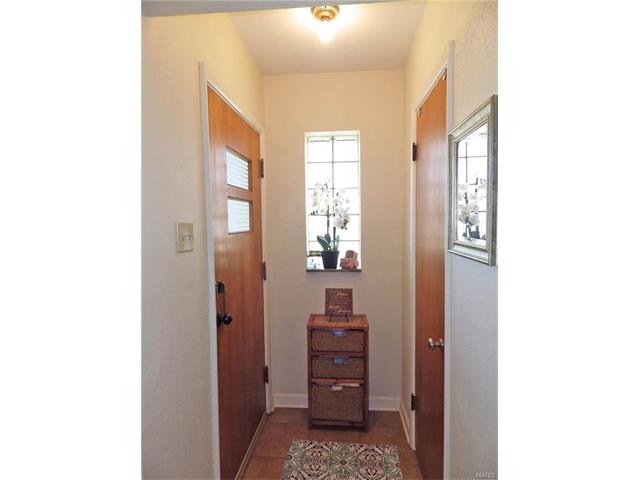 6934 Hampton Avenue, St Louis, MO 63109