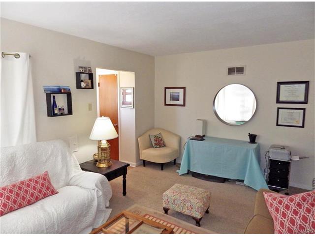 6934 Hampton Avenue, St Louis, MO 63109