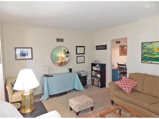 6934 Hampton Avenue, St Louis, MO 63109