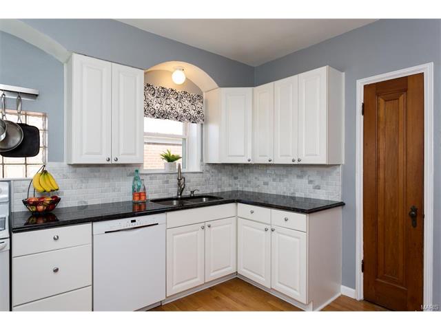5450 Tholozan Avenue, St Louis, MO 63109
