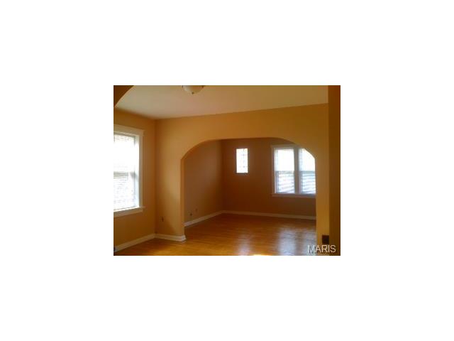 5042 Tholozan Avenue, St Louis, MO 63109