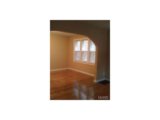 5042 Tholozan Avenue, St Louis, MO 63109