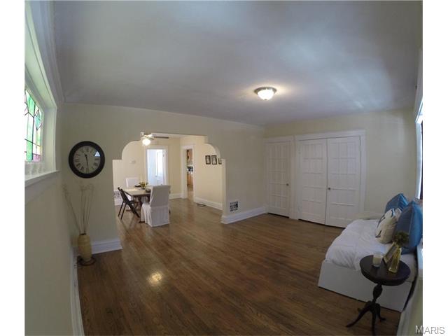 5451 Rosa Avenue, St Louis, MO 63109