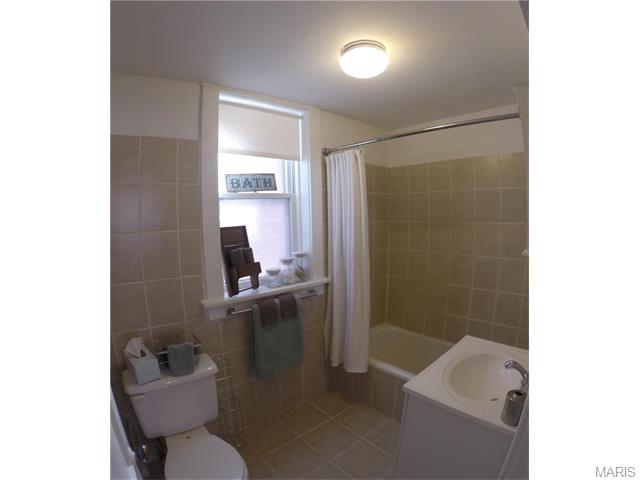 5451 Rosa Avenue, St Louis, MO 63109
