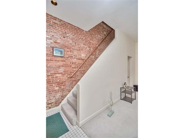 5432 Virginia Avenue, St Louis, MO 63111