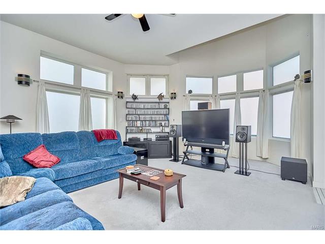 5432 Virginia Avenue, St Louis, MO 63111