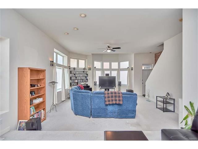 5432 Virginia Avenue, St Louis, MO 63111