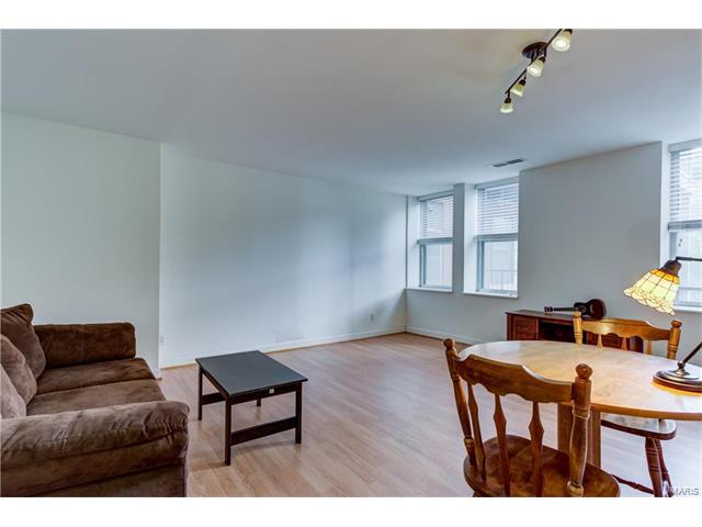 5696 Kingsbury Avenue, St Louis, MO 63112