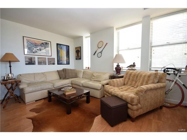 5696 Kingsbury Avenue, St Louis, MO 63112