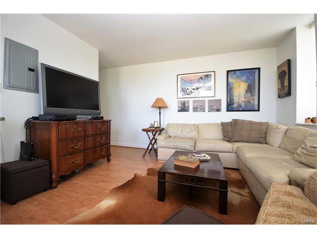 5696 Kingsbury Avenue, St Louis, MO 63112