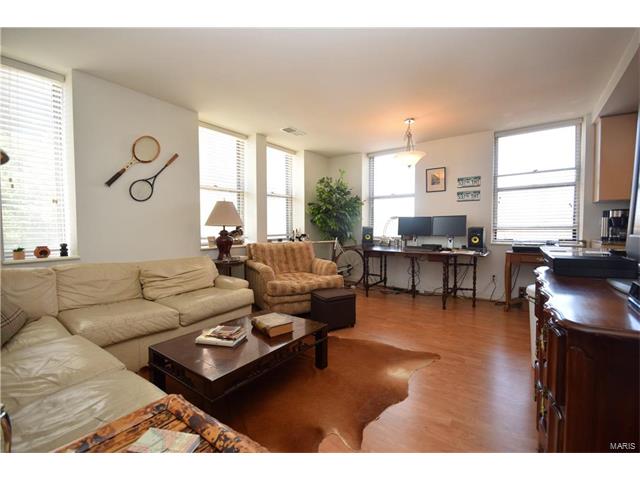 5696 Kingsbury Avenue, St Louis, MO 63112