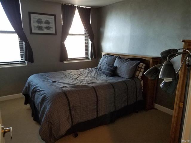 5696 Kingsbury Avenue, St Louis, MO 63112