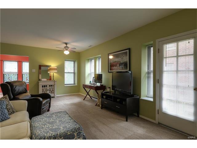 5582 Waterman, St Louis, MO 63112