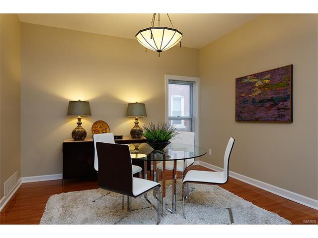 5553 Waterman, St Louis, MO 63112