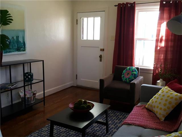 9421 Echo, St Louis, MO 63114