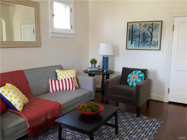9421 Echo, St Louis, MO 63114