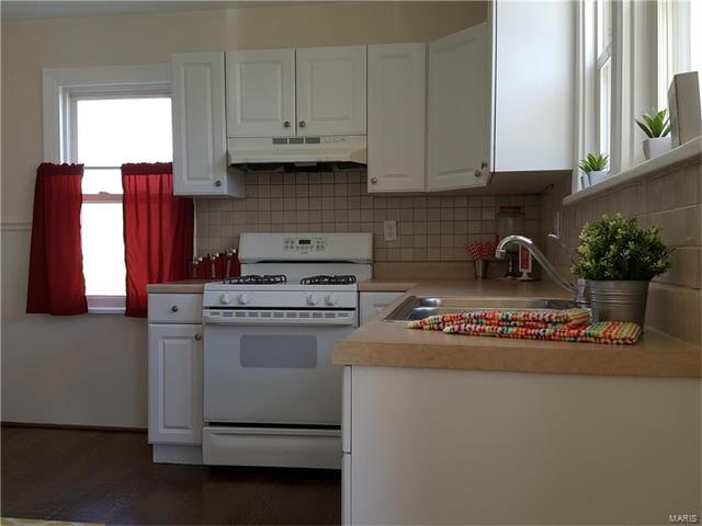 9421 Echo, St Louis, MO 63114