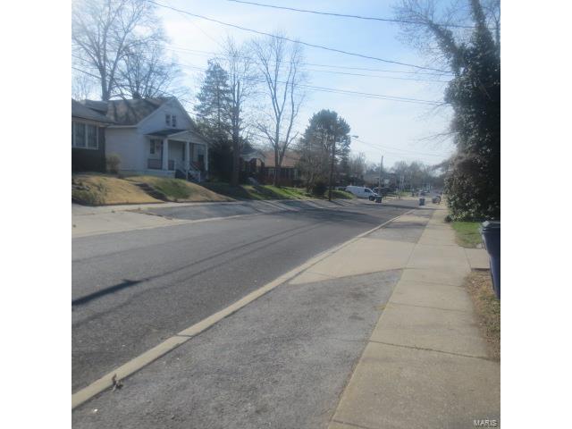 2721 Lyndhurst Avenue, St Louis, MO 63114