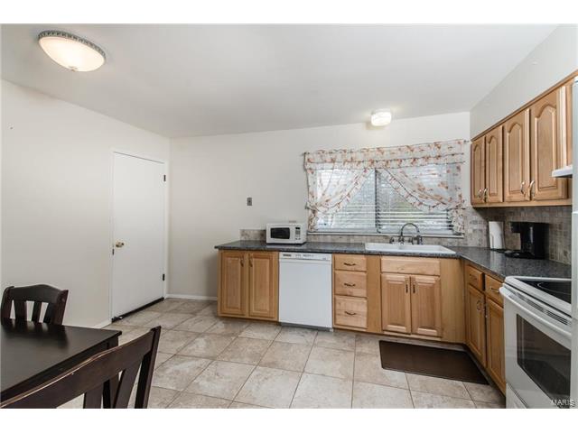 9111 North Avenue, St Louis, MO 63114