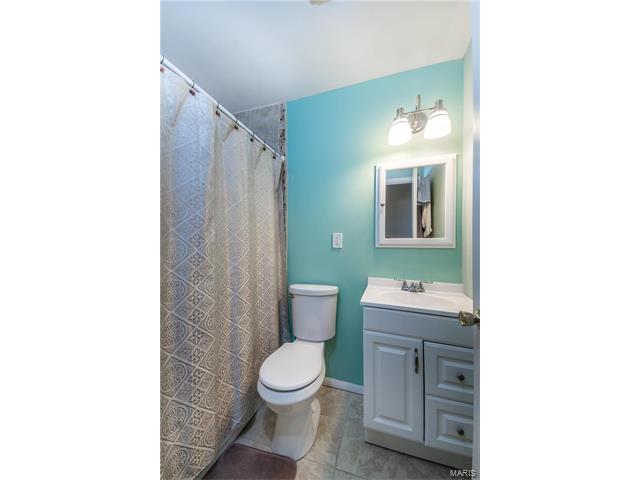 9111 North Avenue, St Louis, MO 63114