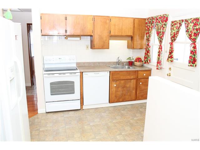 9833 Eastbrook Drive, Overland, MO 63114