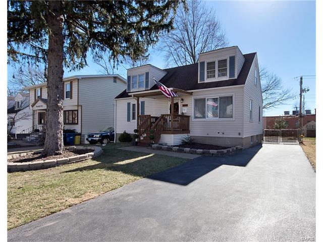 9818 Zykan Drive, Overland, MO 63114