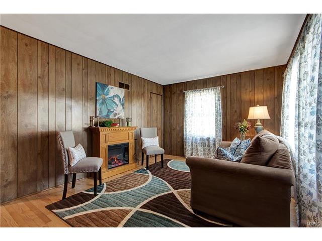 9818 Zykan Drive, Overland, MO 63114