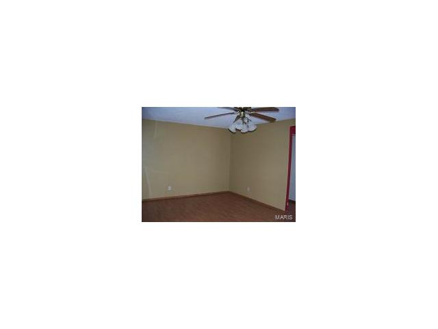 10574 Oak Avenue, St Louis, MO 63114