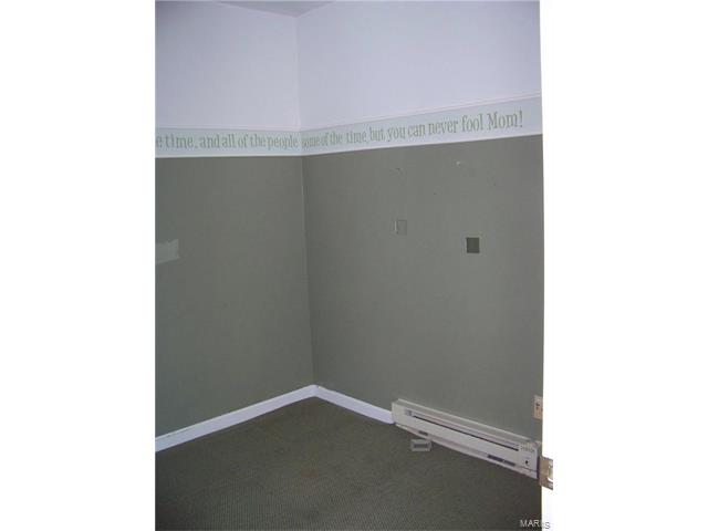 10574 Oak Avenue, St Louis, MO 63114