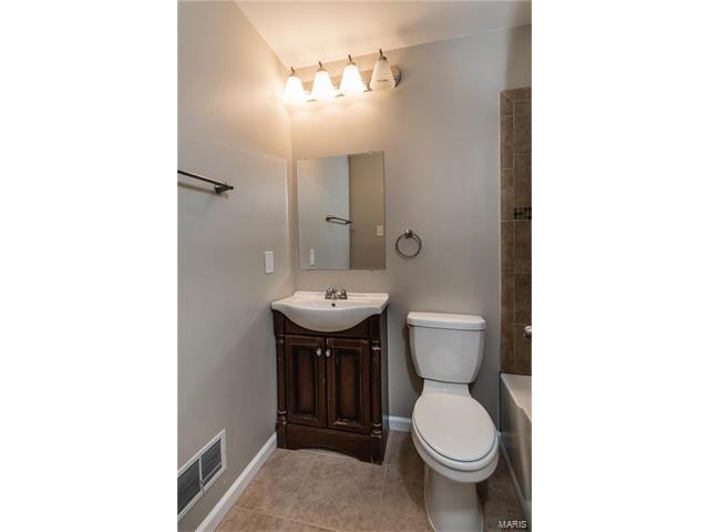 3011 Endicott Ave, St Louis, MO 63114